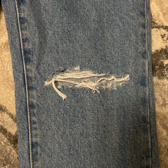 NWT DISTRESSED JEANS - Picture 4 of 7